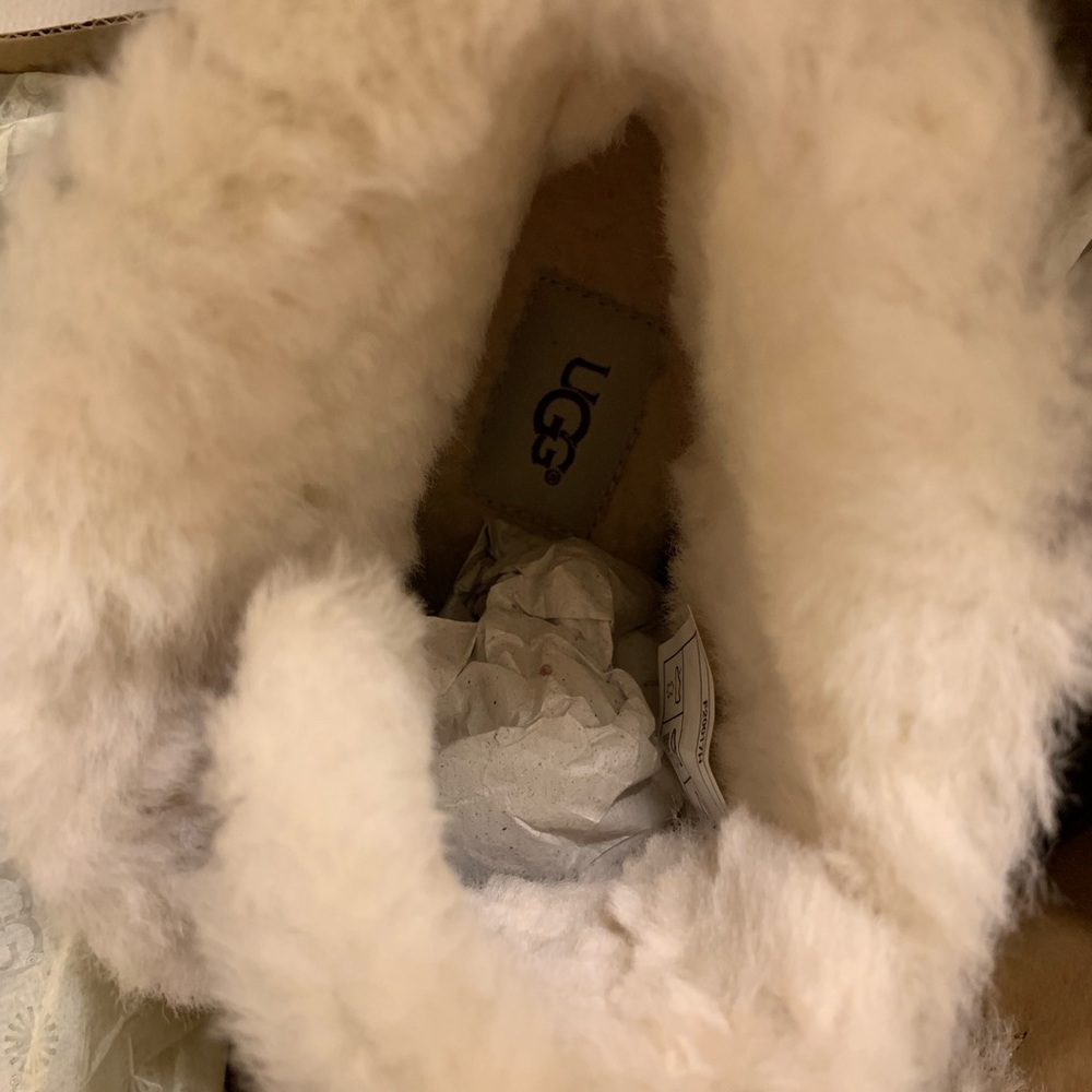 Uggs - Picture 3 of 4